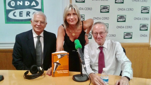 Julia Otero con Josep Borrell y Josep Piqué