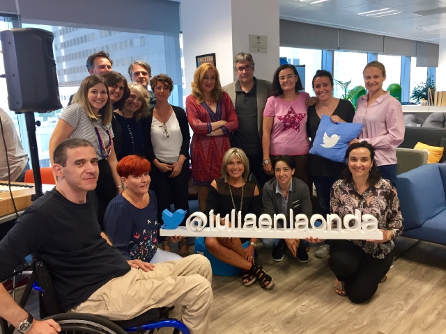 El equipo de JELO y el público asistente en la sede de Twitter España